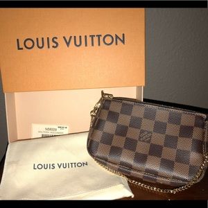 Louis Vuitton mini pochette